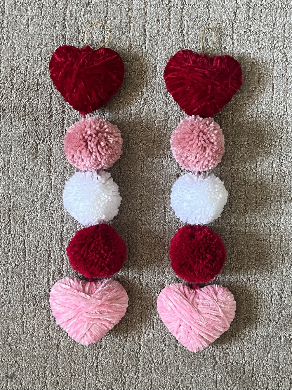 Handmade Valentine-themed pom pom and heart garland/wall hanging ❤️